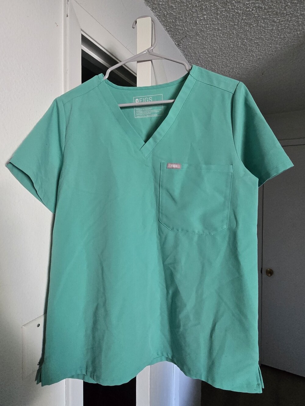 FIGS Women’s V-Neck Scrub Top in Teal